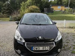 Svart Begagnad 2012 Peugeot 208 Halvkombi | 59 000 kr (Bra pris)