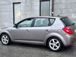 Grå Begagnad 2007 Kia Ceed Halvkombi | 23 000 kr (Lite dyr)