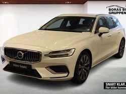 Vit Begagnad 2024 Volvo V60 Core Kombi | 389 000 kr (Marknadspris)