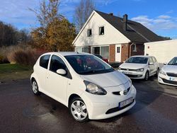 Vit Begagnad 2008 Toyota Aygo Halvkombi | 23 000 kr (Marknadspris)
