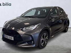 Mörkgrå (grå) Begagnad 2024 Toyota Yaris Hybrid Active Halvkombi | 274 900 kr (Lite dyr)