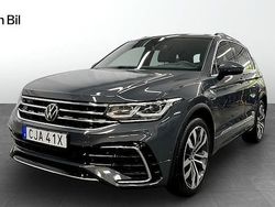 Mörkgrå (dolphin grey metallic) Begagnad 2023 VW Tiguan R-line SUV | 459 900 kr