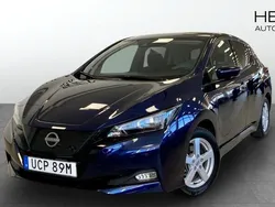 Mörkblå (blue) Begagnad 2023 Nissan Leaf N-Connecta Halvkombi | 209 900 kr (Marknadspris)