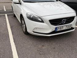 Vit Begagnad 2013 Volvo V40 Momentum Kombi | 74 900 kr (Superpris)