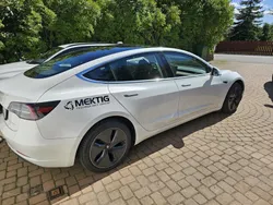 Vit Begagnad 2020 Tesla Model 3 Long Range Sedan | 255 000 kr (Marknadspris)