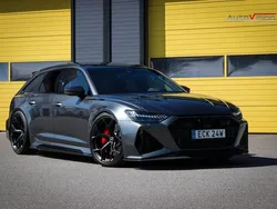 Grå Begagnad 2023 Audi RS6 Performance Kombi | 1 549 000 kr (Dyr)