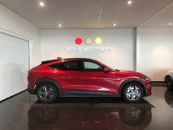 Röd Begagnad 2021 Ford Mustang Mach-E Standard Range SUV | 279 900 kr (Marknadspris)