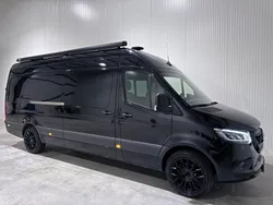 Svart Begagnad 2021 Mercedes Sprinter Van | 1 198 750 kr
