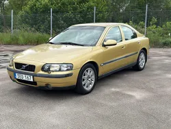 Gul Begagnad 2001 Volvo S60 Business Edition Sedan | 45 000 kr (Lite dyr)