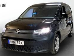 Deep black pärleffekt Begagnad 2022 VW Caddy Maxi Minibuss | 219 900 kr (Superpris)