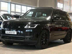 Svart (svart metallic) Begagnad 2018 Land Rover Range Rover Vogue SUV | 699 000 kr (Dyr)