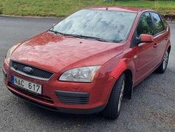 Orange Begagnad 2008 Ford Focus Halvkombi | 12 000 kr (Marknadspris)