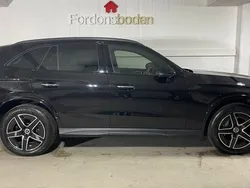 Svart Begagnad 2023 Mercedes GLC300e AMG line SUV | 699 800 kr (Marknadspris)