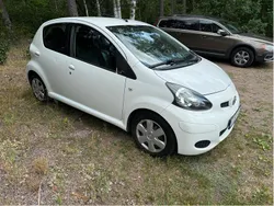 Vit Begagnad 2009 Toyota Aygo Halvkombi | 35 000 kr (Superpris)