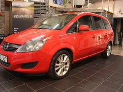 Röd Begagnad 2011 Opel Zafira Minibuss | 29 900 kr