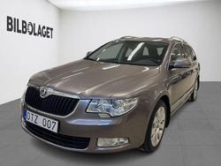 Ljusbrun Begagnad 2011 Skoda Superb Kombi | 69 800 kr (Marknadspris)