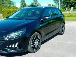 Svart Begagnad 2021 Hyundai i30 Essential Kombi | 205 000 kr (Marknadspris)