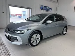 Silver Ny 2025 VW Golf VIII Life Halvkombi | 324 200 kr (Marknadspris)