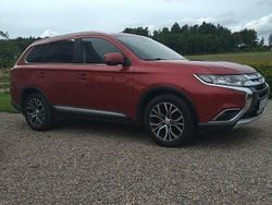 Röd Begagnad 2016 Mitsubishi Outlander SUV | 142 000 kr (Bra pris)