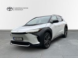 Vit Begagnad 2022 Toyota bZ4X Executive SUV | 389 900 kr (Marknadspris)