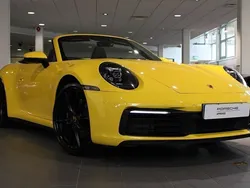 Flerfärgad (racing yellow, sufflett ) Begagnad 2021 Porsche 911 Carrera Cabriolet Cab | 1 525 000 kr