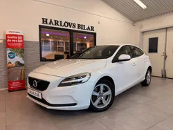 Vit Begagnad 2017 Volvo V40 Momentum Kombi | 148 000 kr (Marknadspris)