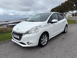 Vit Begagnad 2014 Peugeot 208 Halvkombi | 84 900 kr (Marknadspris)