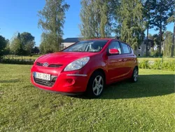 Röd Begagnad 2011 Hyundai i20 Select Halvkombi | 35 990 kr (Marknadspris)