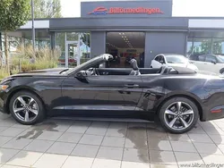 Svart samma som bilen Begagnad 2015 Ford Mustang Cab | 249 900 kr (Superpris)