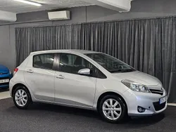 Silver Begagnad 2013 Toyota Yaris Active Halvkombi | 79 900 kr (Marknadspris)