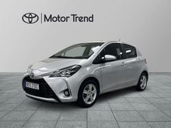 Silver Begagnad 2019 Toyota Yaris Hybrid Active Halvkombi | 144 900 kr (Marknadspris)