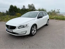 Vit Begagnad 2014 Volvo V60 Kinetic Kombi | 86 000 kr (Marknadspris)