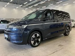 Blå (starlight blue metallic) Ny 2025 VW Multivan Style Minibuss | 873 575 kr