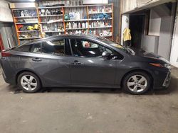 Grå Begagnad 2018 Toyota Prius Plug-in Hybrid Halvkombi | 169 999 kr (Marknadspris)