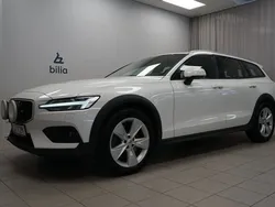 Vit Begagnad 2019 Volvo V60 CC SE Kombi | 259 900 kr (Marknadspris)