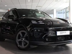 Svart Begagnad 2024 Porsche Macan 4 Electric SUV | 945 000 kr (Marknadspris)