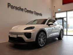 Ljusgrå Ny 2025 Porsche Macan SUV | 1 165 270 kr (Bra pris)