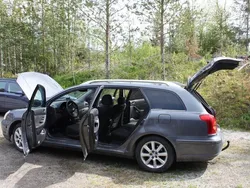 Grå Begagnad 2005 Toyota Avensis Kombi | 3 000 kr (Superpris)