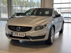 Silver Begagnad 2016 Volvo V60 CC Kombi | 149 900 kr (Lite dyr)