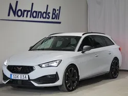 Vit (nevada white metallic) Begagnad 2023 Cupra Leon VZ Kombi | 299 900 kr (Superpris)
