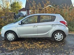 Silver Begagnad 2009 Hyundai i20 Premium Halvkombi | 35 500 kr (Marknadspris)