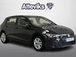 Grå Begagnad 2022 VW Golf VIII Life Halvkombi | 228 900 kr (Marknadspris)