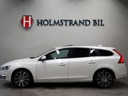 Vit Begagnad 2016 Volvo V60 Summum Kombi | 174 900 kr (Marknadspris)