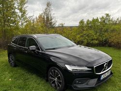 Svart Begagnad 2020 Volvo V60 Momentum Kombi | 245 000 kr (Marknadspris)