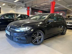 Svart Begagnad 2018 VW Golf VII R-line Halvkombi | 179 900 kr (Marknadspris)