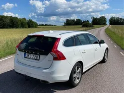 Vit Begagnad 2015 Volvo V60 Summum Kombi | 105 000 kr (Marknadspris)