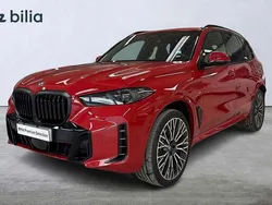 Röd Begagnad 2025 BMW X5 M Sport SUV | 1 139 900 kr (Marknadspris)