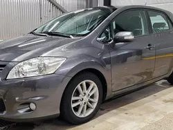 Grå Begagnad 2012 Toyota Auris Plus Halvkombi | 69 000 kr (Marknadspris)