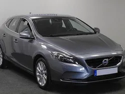 Grå Begagnad 2015 Volvo V40 Momentum Kombi | 109 500 kr (Marknadspris)