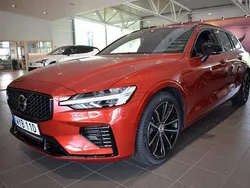 Röd Begagnad 2025 Volvo V60 Plus Kombi | 569 000 kr (Dyr)
